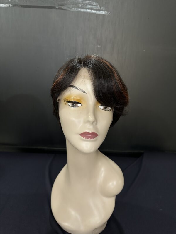 PERUCA WIG CURTA CASTANHA COM MECHAS