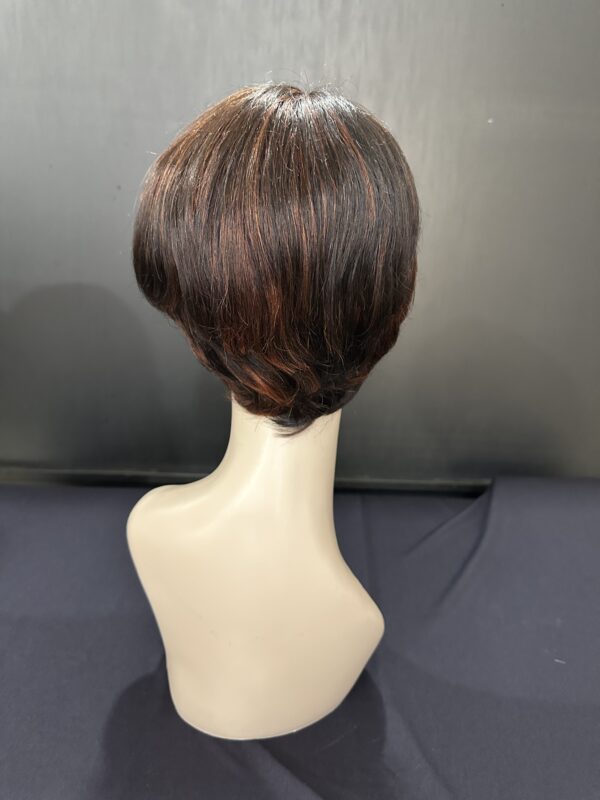 PERUCA WIG CURTA CASTANHA COM MECHAS - Imagem 2