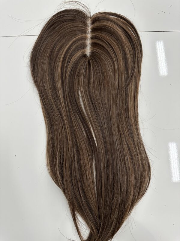 TOPO CABELO HUMANO MORENA ILUMINADO DE 40CM