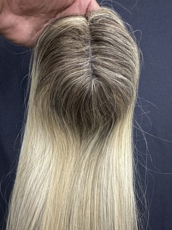 TOPO CABELO HUMANO LOIRO COM RAIZ ESCURA 45CM