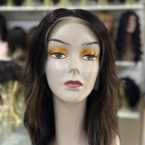 FRONT LACE COM REPARTICAOLIVRE MULTIDIRECIONAL , MORENO ILUMINADA LEVE ONDAS HUMANA